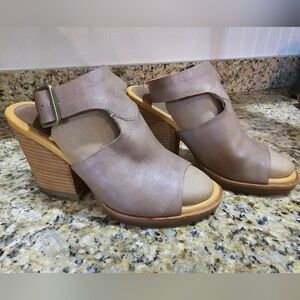 Kork-Ease Women’s Linden Leather Block Heeled Sandal Taupe Size 9